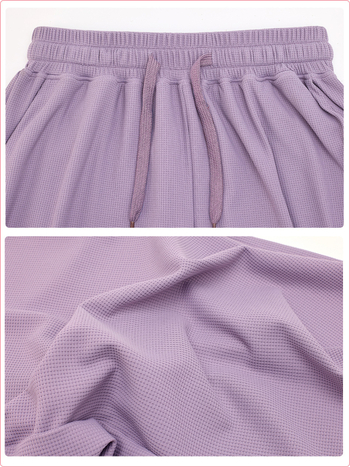 Moterų laisvo kirpimo sportinės kelnės su aukštu liemeniu ir platėjančiais kelnais, raišteliu; nailono audinys su spandeksu 90% pamušalu, drėgmės nukreipimas ir kvėpavimas, tinka bėgiojimui ir fitnesui