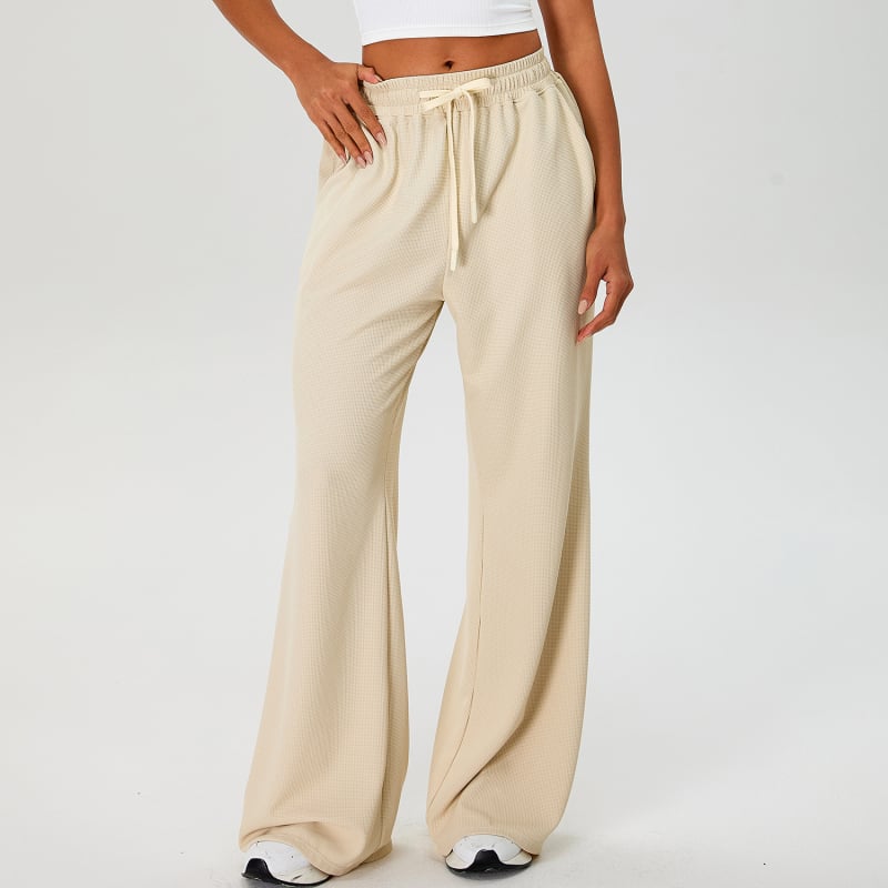 Moterų laisvo kirpimo sportinės kelnės su aukštu liemeniu ir platėjančiais kelnais, raišteliu; nailono audinys su spandeksu 90% pamušalu, drėgmės nukreipimas ir kvėpavimas, tinka bėgiojimui ir fitnesui