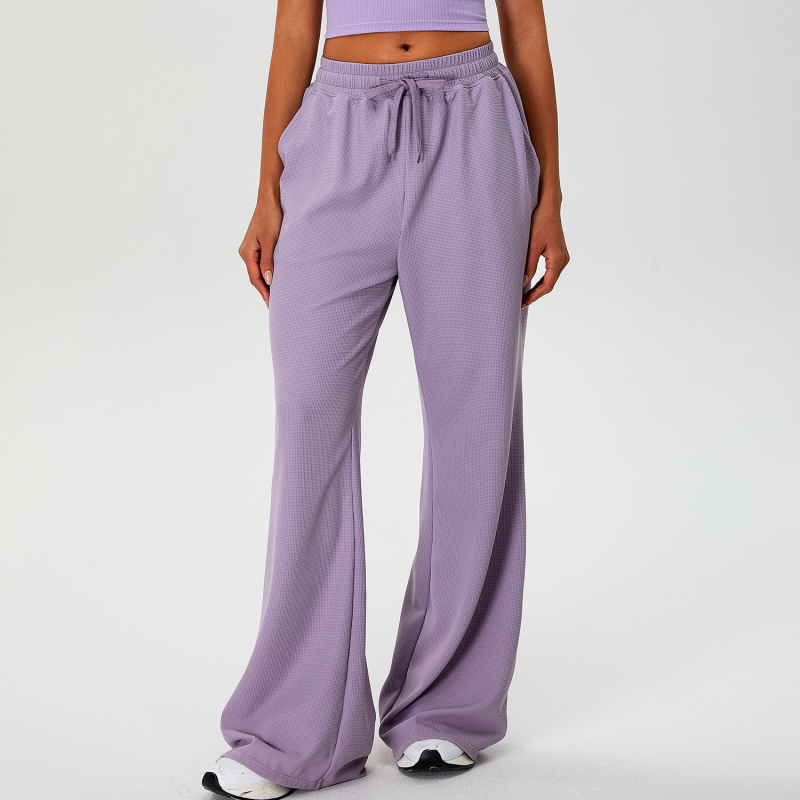 Moterų laisvo kirpimo sportinės kelnės su aukštu liemeniu ir platėjančiais kelnais, raišteliu; nailono audinys su spandeksu 90% pamušalu, drėgmės nukreipimas ir kvėpavimas, tinka bėgiojimui ir fitnesui