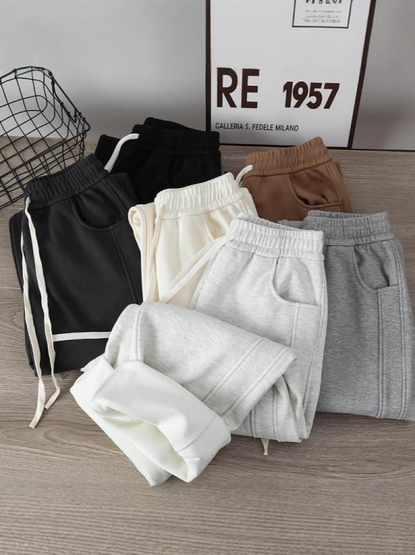 Női mindennapi egyenes szabású nadrág pamut–polészter keverékből, 50–70% pamut, 30–50% poliészter, magas derekú, közepes vastagság