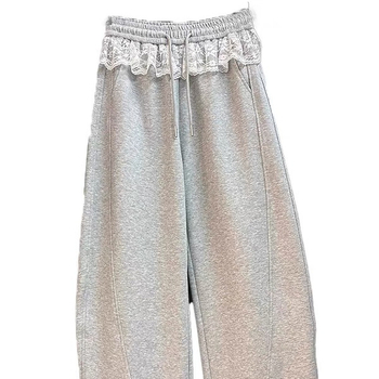 Plačios moterų sportinės kelnės su nėrinių įdėja ir įlinktu krašteliu, aukštas juosmuo, poliesterio audinys, vidutinio tankio