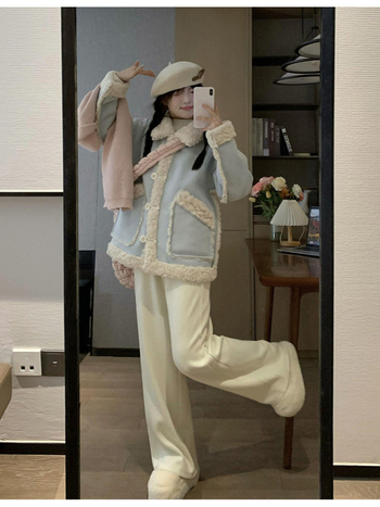 Striukė, poliesterio audinys, pagrindinis audinys 90-95%, ilgos rankovės, vidutinio ilgio