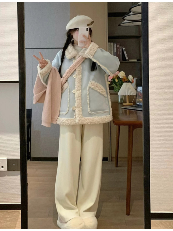 Striukė, poliesterio audinys, pagrindinis audinys 90-95%, ilgos rankovės, vidutinio ilgio