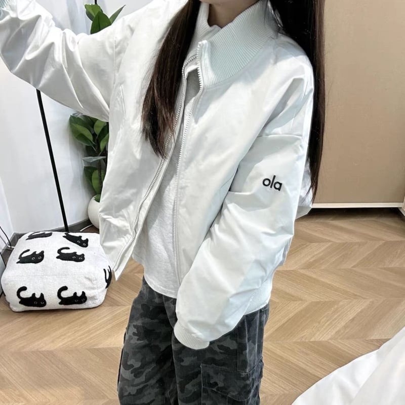 Sieviešu bez piedurknēm beisbola jaka, chenille audums, 50–70% spandeks, stāvošs kakls, garums 50–65 cm