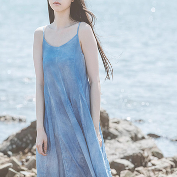 Pamutból készült pántos ruha, egyszínű, kollázs varrás, sling-stílus, irodalmi retro, hosszú ruha nagy lengő sziluettel