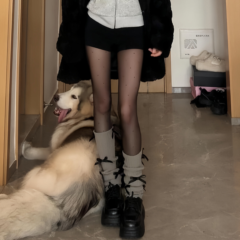 Șort casual feminin cu talie înaltă, croială A-line, lungime trei sferturi, fermoar, material rayon