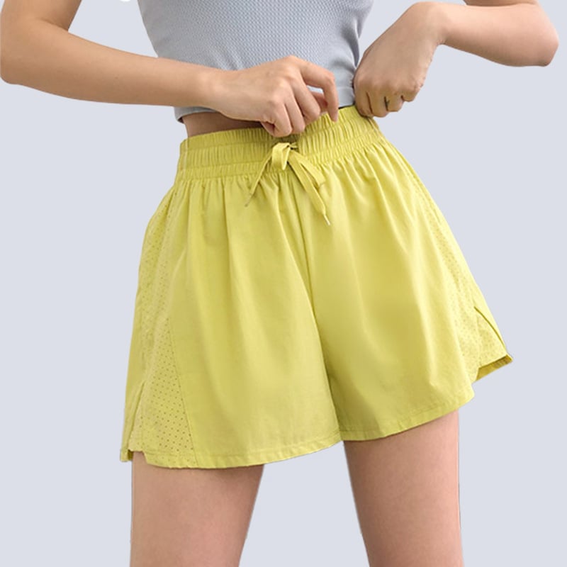 Naistele suveks sportlike lühikesed püksid, kiiresti kuivanavad, võlts kaheosaline välimus, läbipaistmatusvastane, 90% nailon + 10% elastaan, vaba lõige, lühike pikkus, 202405