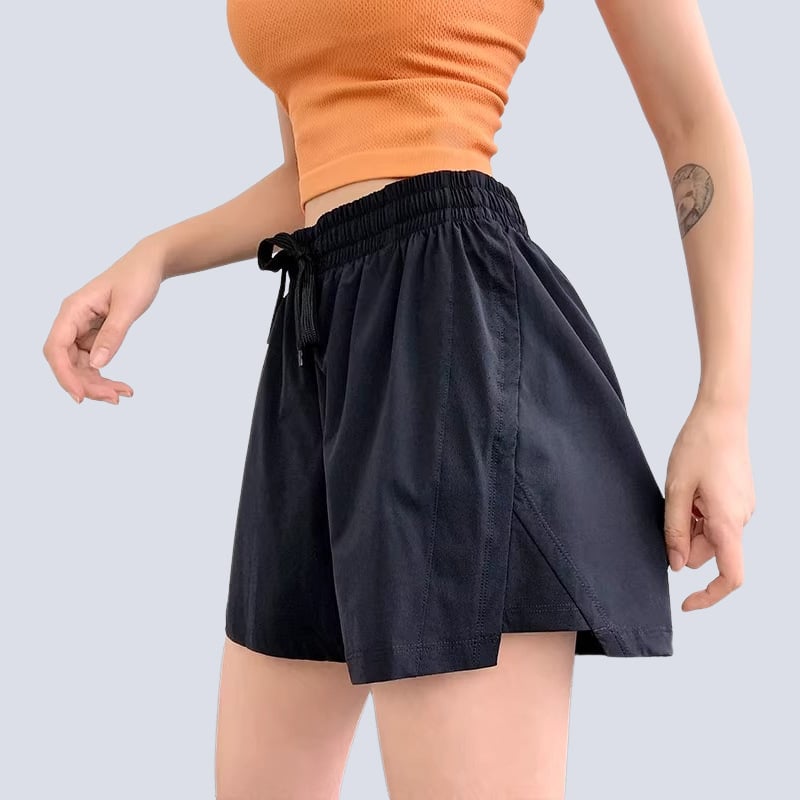 Naistele suveks sportlike lühikesed püksid, kiiresti kuivanavad, võlts kaheosaline välimus, läbipaistmatusvastane, 90% nailon + 10% elastaan, vaba lõige, lühike pikkus, 202405