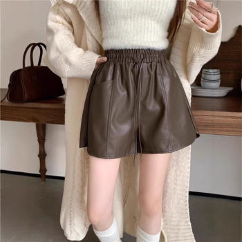 PU odos imitacijos šortai moterims, aukštas juosmuo, tiesus kirpimas, 3/4 ilgio, poliesteris su PU sudėtimi, ruduo 2025, kasdienio laisvalaikio stilius japonų-korejiečių