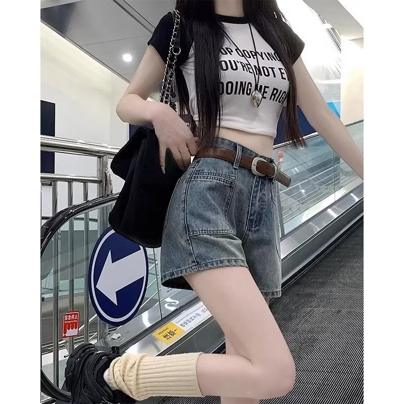 Naiste džinni lühikesed säärised A-liiniga lõige, keskmise tõstega vöö, 3/4 pikkus, elastne džins spandexiga, keskmine paksus