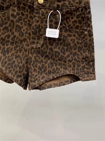 Denim lühikesed püksid - kõrge vöökoht, 3/4 pikkus, tihke lõige, sirge stiil