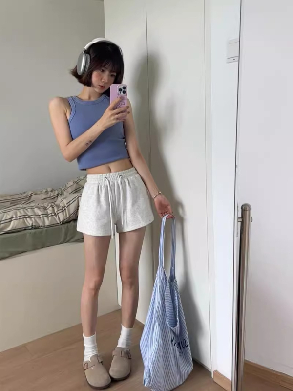 Дамски шорти с широк силует, висока талия, дължина три четвърти, лека памук-полиестер смес 50–70%, микроеластичност