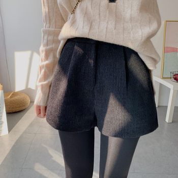 Moteriškos kordurojo audinio kelnės, aukštas liemuo, laisvas kirpimas, 3/4 ilgio, stora audinа, retro stilius