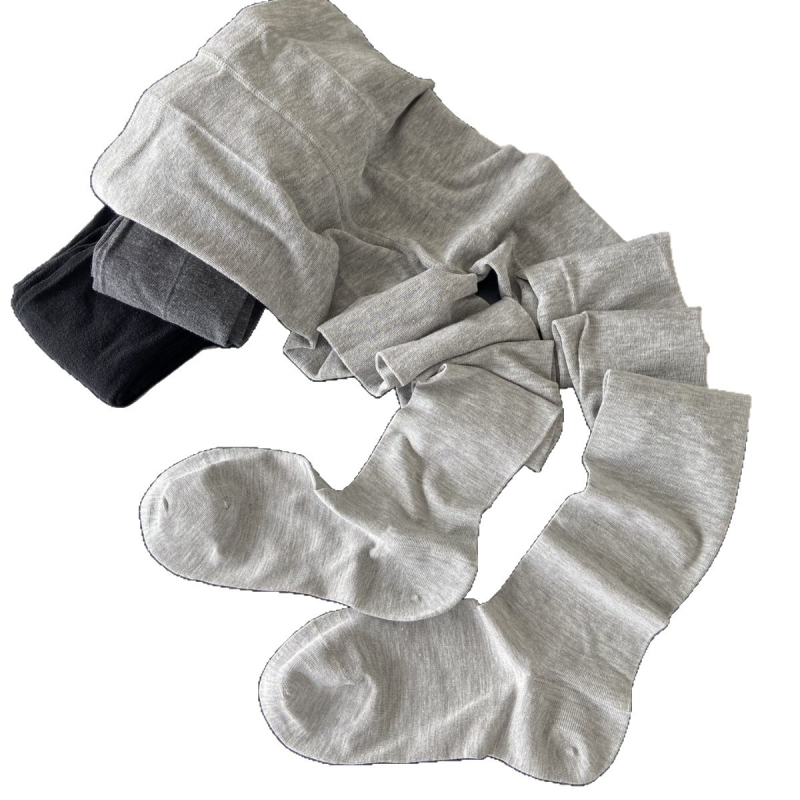 Gyapjú-selyem harisnya lábfejes kivitelben, vékony és átlátszó, egyszínű kötés, négyzetes sarok, kifutó-stílus