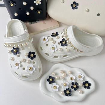 Crocs Charms – Αξεσουάρ για παπούτσια με τρύπες, σειρά Flower Pearl, Αποσπώμενο λουλούδι, Διακοσμητικό για κορδόνια, Συμβατό με σανδάλια, υφασμάτινα παπούτσια και άλλα, Hengge Mei