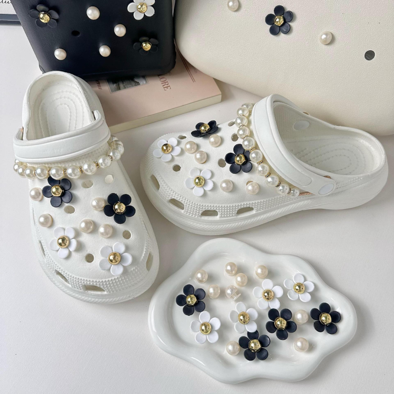 Crocs Charms – Αξεσουάρ για παπούτσια με τρύπες, σειρά Flower Pearl, Αποσπώμενο λουλούδι, Διακοσμητικό για κορδόνια, Συμβατό με σανδάλια, υφασμάτινα παπούτσια και άλλα, Hengge Mei