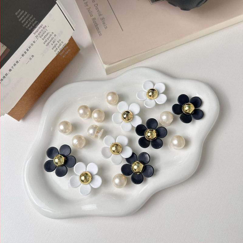 Crocs charms – doplnky pre topánky s dierkami, Flower Pearl séria, odnímateľná kvetina, spona na šnúrky, kompatibilné so sandálmi, textilnými topánkami a ďalšími, Hengge Mei