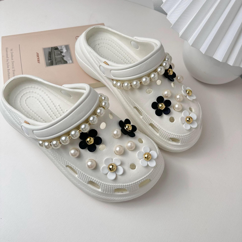 Crocs Charms – Αξεσουάρ για παπούτσια με τρύπες, σειρά Flower Pearl, Αποσπώμενο λουλούδι, Διακοσμητικό για κορδόνια, Συμβατό με σανδάλια, υφασμάτινα παπούτσια και άλλα, Hengge Mei