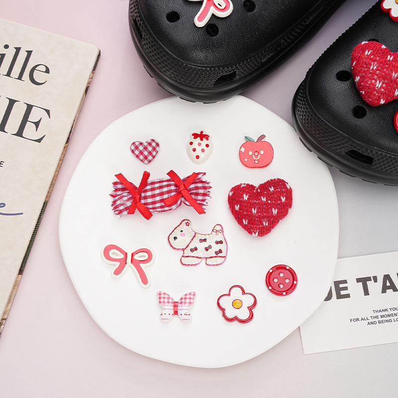 Аксесоари за пантофи с пухено сърце - отделяеми висулки, мотив цвете (за всички сезони)