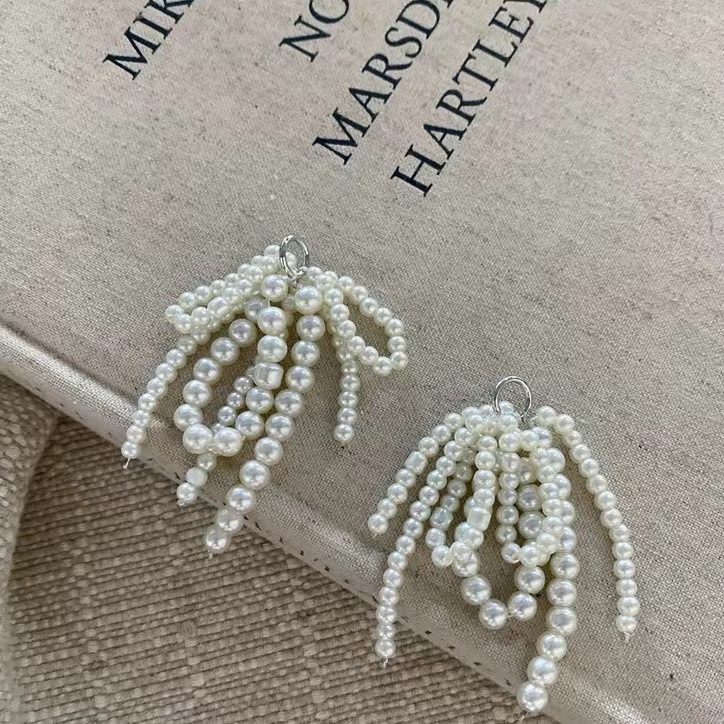 Jalatsite kinnitus pärlpaelaga, helmidega ja tutiga – aksessuaar jooksjatele ja igapäevastele jalanõudele