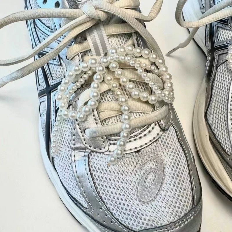 Jalatsite kinnitus pärlpaelaga, helmidega ja tutiga – aksessuaar jooksjatele ja igapäevastele jalanõudele