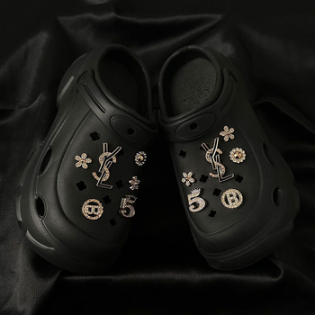 Crocs daisylille aksessuaarid - eemaldatav dekoratiivne klips, mudel An0207; Ühilduv: sandaalid, sussid, Crocs; Stiil: karikatuurne klips; Kõikide aastaaegade jaoks