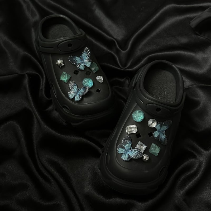 Ay0005 Išimamasis 3D grandinių dekoratyvinis užsegimas batams – tinka sandalams, kasdieniams batams ir šlepetėms; stilius drugelių sapnas; medžiagos: derva, akrilas, ABS