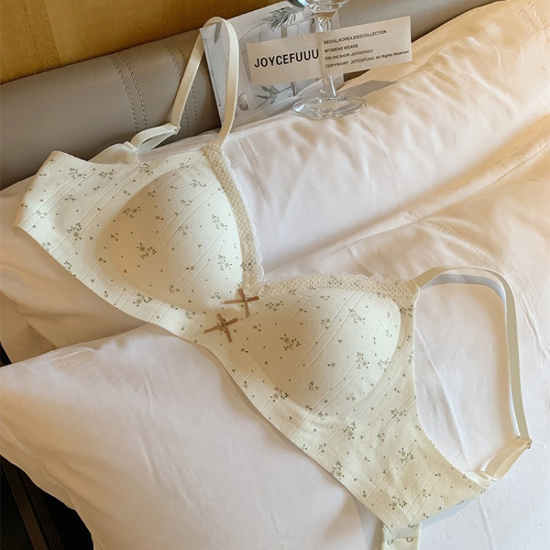 Nailoninė liemenėlė be vielos, 3/4 puodelio, putplasčio formos kaušelis, nėrinių kraštas, kvėpuojanti, surinkimo efektas, fiksuoti peties dirželiai, užpakalinė trijų eilių užraktas