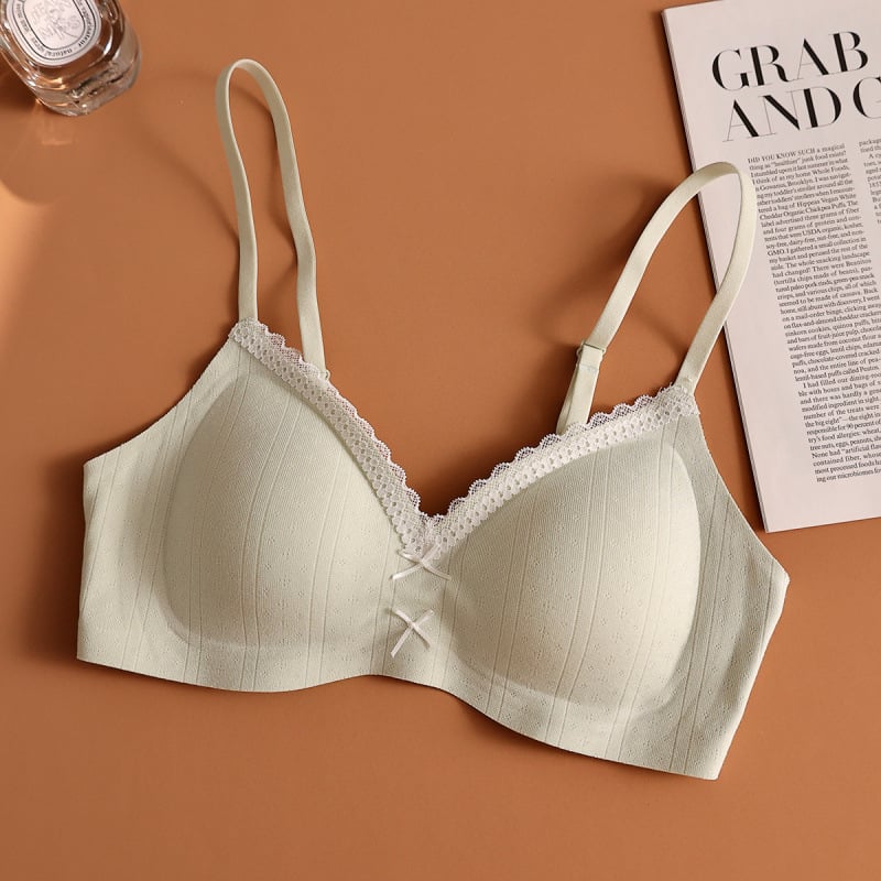 Nailoninė liemenėlė be vielos, 3/4 puodelio, putplasčio formos kaušelis, nėrinių kraštas, kvėpuojanti, surinkimo efektas, fiksuoti peties dirželiai, užpakalinė trijų eilių užraktas