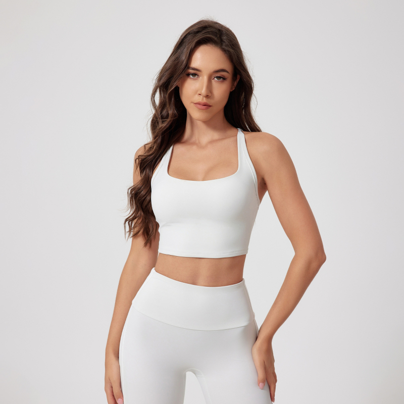 Moterų sportinis biustas bėgimui ir fitnesui su fiksuotomis dvigubomis peties juostelėmis, 3/4 kupra, vidutinio formavimo kupra, pagrindinis audinys nailonas 75%, įdaila nailonas 75%.