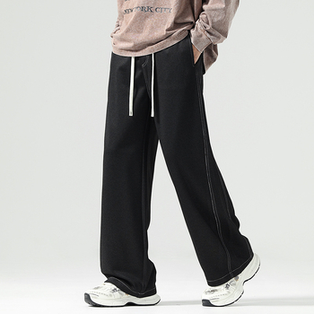 Jeansi bărbați: largi, drepti; închidere cu șnur; talie medie; material: 61% poliester, 36.8% viscose, 2.2% elastan