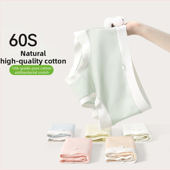 Moteriški medvilniniai apatininiai su vidutiniu juosmeniu, antibakteriniai ir kvėpuojantys; pagrindinis audinys 80–90% medvilnė; tarpinės įdėklas 100% medvilnė