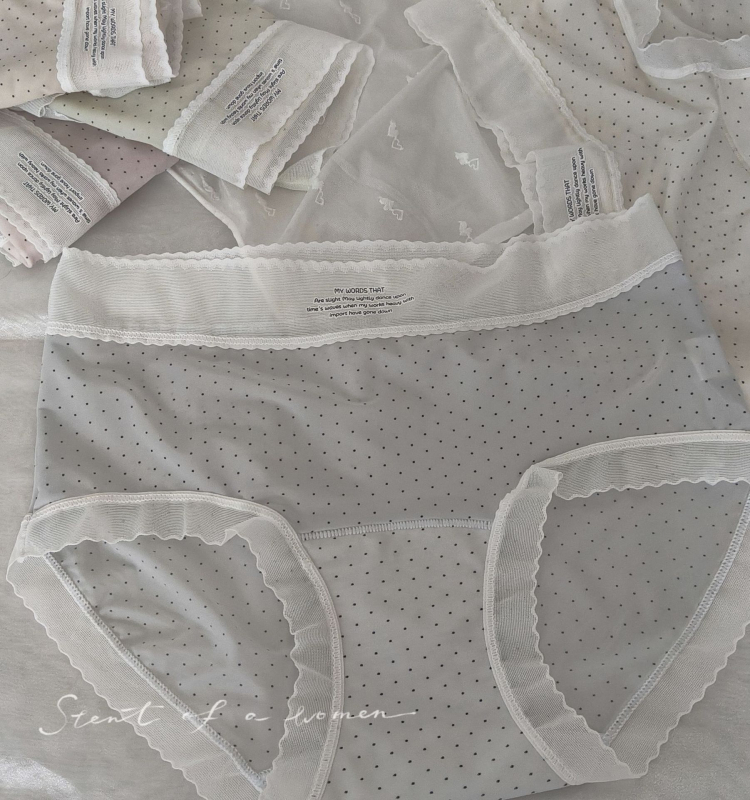 Moteriški apatiniai iš ledinio šilko su medvilnine įdaila, vidutinio juosmens, kvėpuojantys ir greitai džiūstantys