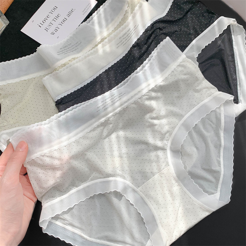 Moteriški apatiniai iš ledinio šilko su medvilnine įdaila, vidutinio juosmens, kvėpuojantys ir greitai džiūstantys