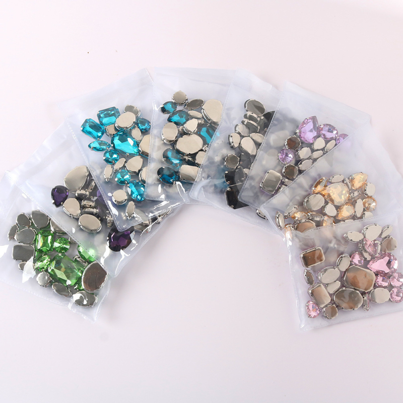 Клау кристали за облекло – 24 бр. микс стъклени кристали с дупки за пришиване, електроплатени, смес стъкло и лазурит
