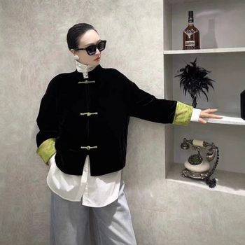 Poliesterinis palto su gėlių raštu, ilgos rankovės, apvali kaklo iškirptė, vienos eilės užsegimas, Žiemos kolekcija 2025