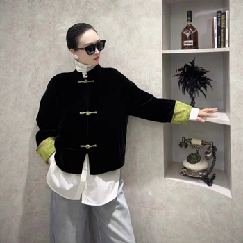 Poliesterinis palto su gėlių raštu, ilgos rankovės, apvali kaklo iškirptė, vienos eilės užsegimas, Žiemos kolekcija 2025