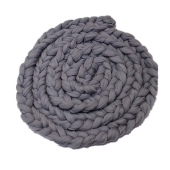 Megzta kūdikių antklodė – fotografijos rekvizitas, vilnos siūlai, raštas 20310, tinkama kūdikiams ir mažiems vaikams (1–3 metai, 80–100 cm)