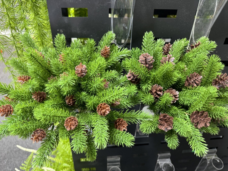 Xinyijia ornamente de Crăciun pentru brad: ace de brad, conuri de brad și fulgi de zăpadă - părți din plastic și fier