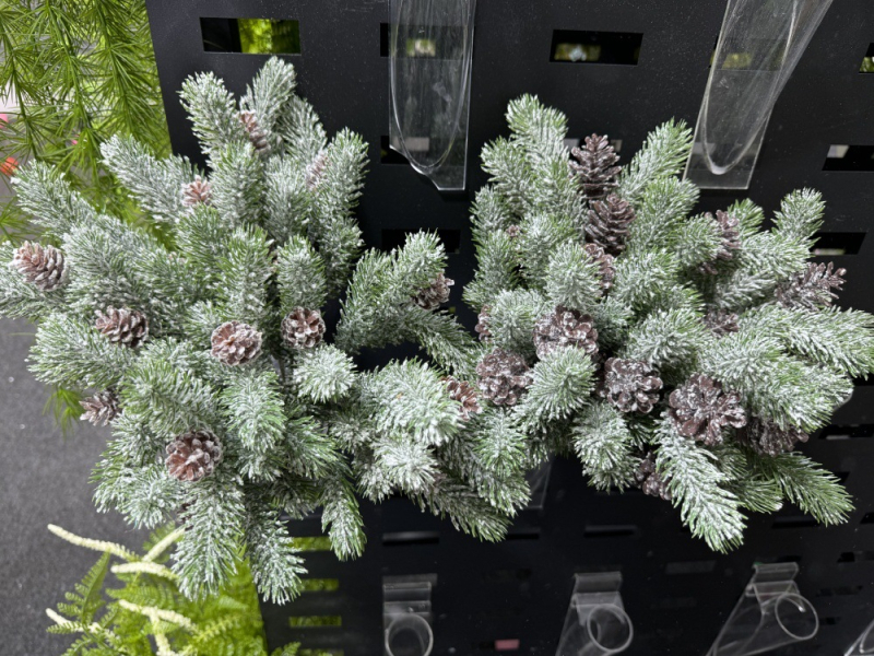 Xinyijia ornamente de Crăciun pentru brad: ace de brad, conuri de brad și fulgi de zăpadă - părți din plastic și fier