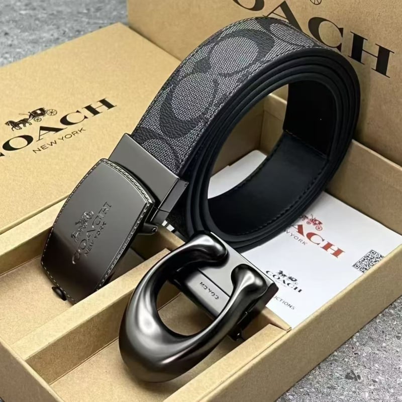 Ανδρική ζώνη από γνήσιο δέρμα με C-μοτίβο, διπλή αγκράφα και διπλής όψης ανάγλυφο φινίρισμα (Υλικό: Γνήσιο δέρμα; Στρώμα: δεύτερο στρώμα βοδινού δέρματος; Αγκράφα: κράμα; Κλείσιμο: snap button; Πλάτος: 2-4 εκ)