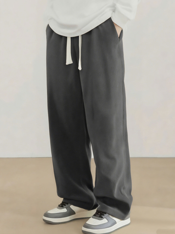 Muške kordurojeve hlače ravnog kroja - udobna silueta, srednji pojas, zatvaranje vezom, svakodnevne sportske hlače