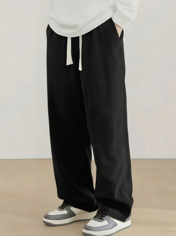 Muške kordurojeve hlače ravnog kroja - udobna silueta, srednji pojas, zatvaranje vezom, svakodnevne sportske hlače