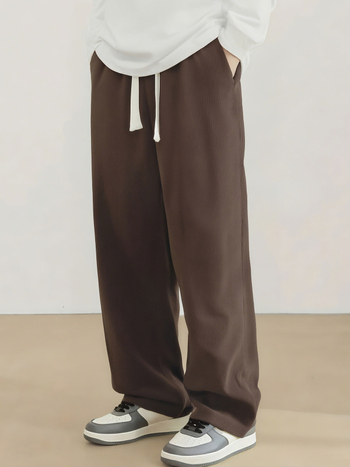 Muške kordurojeve hlače ravnog kroja - udobna silueta, srednji pojas, zatvaranje vezom, svakodnevne sportske hlače