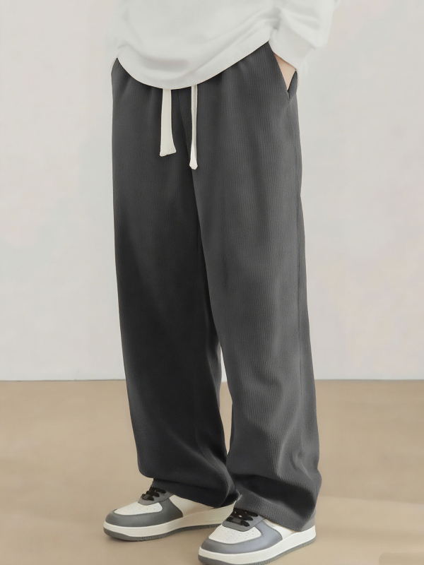 Muške kordurojeve hlače ravnog kroja - udobna silueta, srednji pojas, zatvaranje vezom, svakodnevne sportske hlače