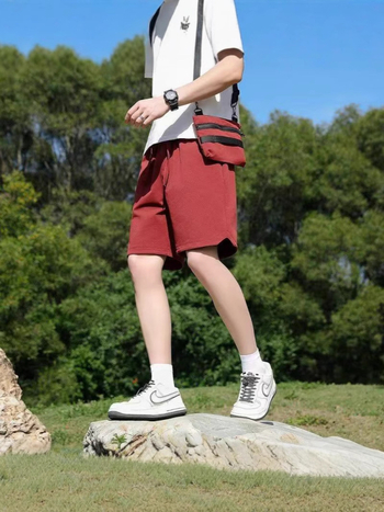 Pánske športové šortky, rýchloschnúce, voľný rovný strih, 100% polyester, dĺžka po kolená