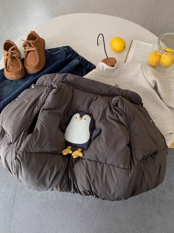 Детска жилетка с корейски стил кардиган, пухов филър 70–80% бял гъши пух, основна тъкан полиестер, подплата полиестер