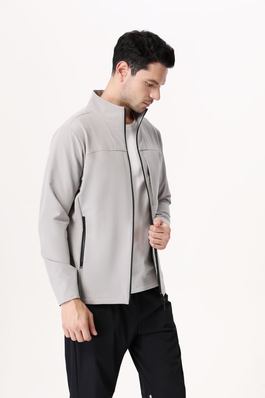 Софтшел кардиган стил яке – дишаща, водоустойчива, ветроустойчивa, износоустойчива полиестерна тъкан.