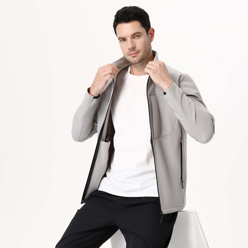 Софтшел кардиган стил яке – дишаща, водоустойчива, ветроустойчивa, износоустойчива полиестерна тъкан.