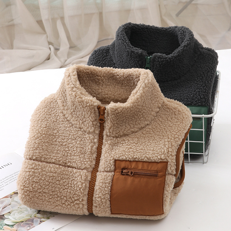 Детски елек в стил кардиган, плетена полиестерова материя, подплата и пълнеж полиестер, закопчаване с цип, за деца над 8 години